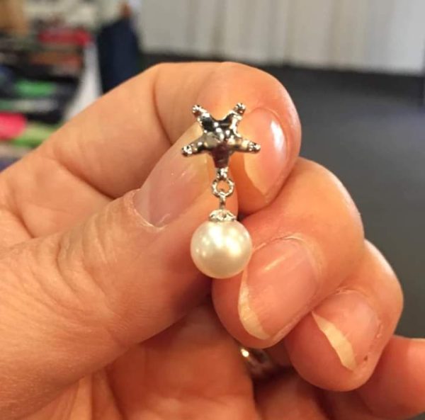 Freshwater Pearl Stud Earrings - Image 9