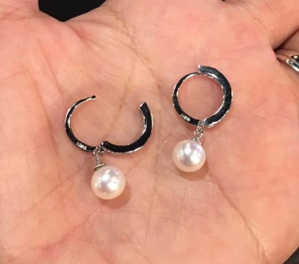 Freshwater Pearl Stud Earrings - Image 11